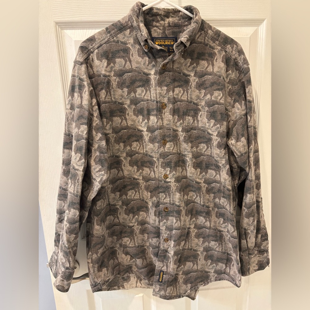 Woolrich Men's Gray Bison Patterned Button Down L… - image 1